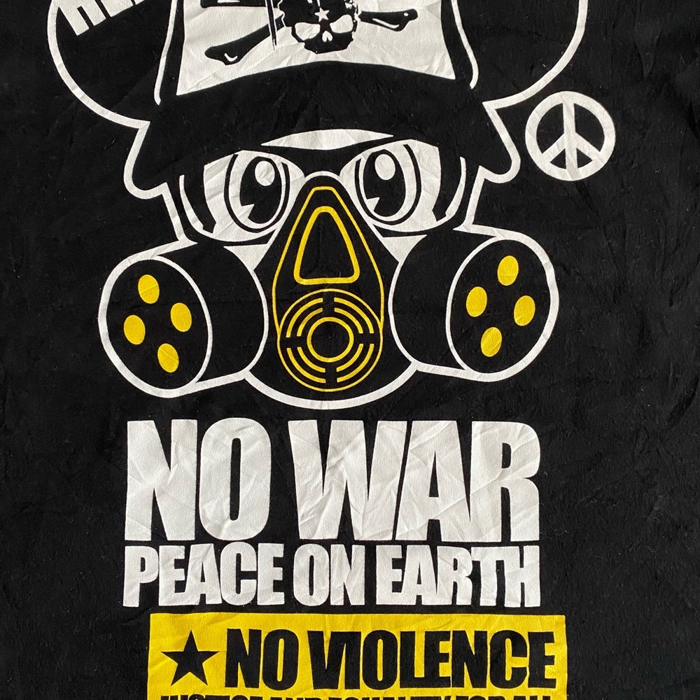 NO WAR PEACE ON EARTH Men’s short sleeve tee